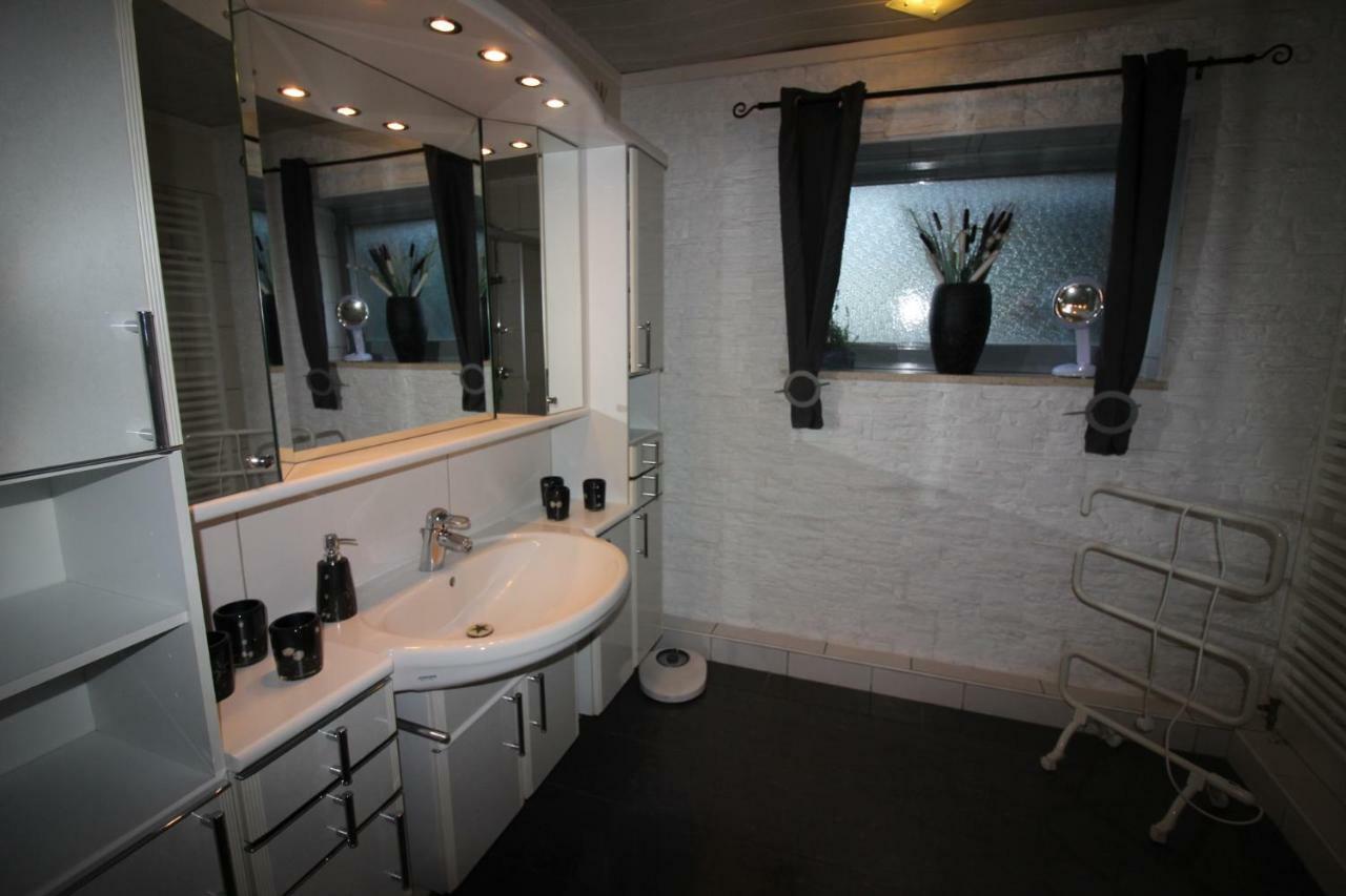 Haus Abbi, Ferienwohnung Mit Schwimmbad Hage 외부 사진